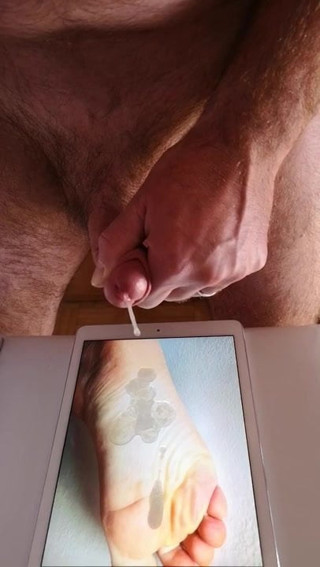 Cum tribite to my friend's smelly foot