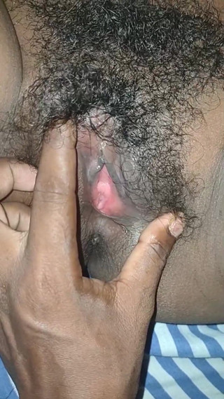 Desi girl wet pussy fingered