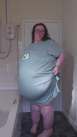 Belly Play in the Bathroom with SSBBW Goddess