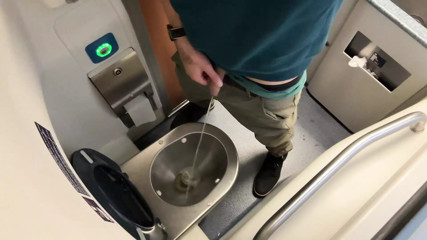 This dude takes a piss and doesn't even care