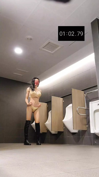 Public Blindfold !! exhibitionist Gina being nasty at school before class started thumbnail