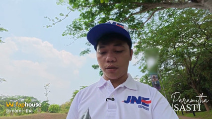 Deliveryman Gets Lucky to Fuck Hot Momi Itha