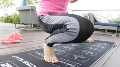 Footjob in sexy yoga pants