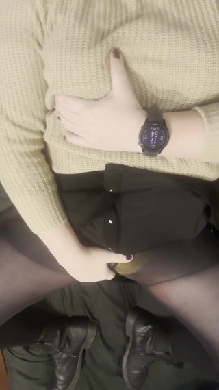 Trans Giril Lauren Shows You Whats Under Her Tights thumbnail