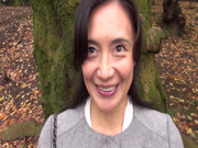 A112G02 A mature woman in her fifties with black hair and a pure aura appears in an AV seeking intense sex!