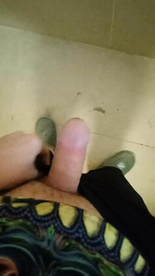 The neighbor was listening to music loudly, I decided to pee on his wall, to dilute the atmosphere as they say