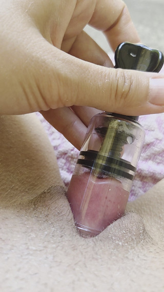 A swollen clitoris looks even fleshier up close