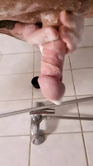Jerking in the shower, self relaxation lead to deep orgasm