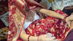 Susu karte huye bhabhi ki chut me lund daal diya