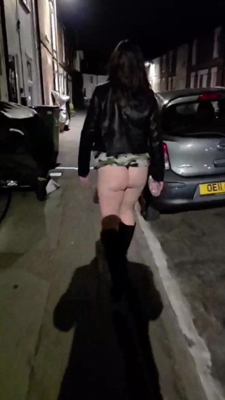 Wife out public flashing
