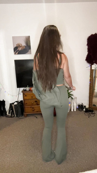 Sexy British Teen Gym wear Striptease - Free Porn Video