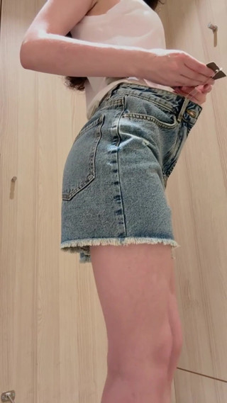 Pervert publicly masturbates in fitting room of retail outlet