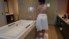 Melody Mynx MILF Sudsy Tub Vacation Solo
