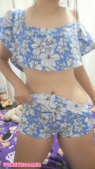 18 Year Old College Girl Loses a Bet and Shows Me Her Tits