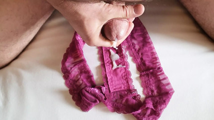 Masturbating in green an cumming in red panties thumbnail