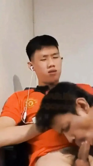 big boy sucked &amp; milked by man (cum in mouth - 2'08'')
