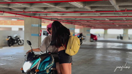 I'M COMING! How good it feels to have my fingers wet with my girlfriend's cum in the river