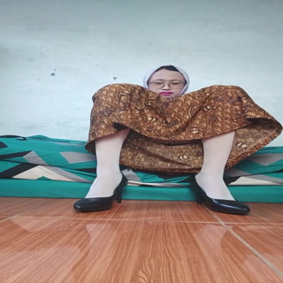 Shemale Slut in Hijab and White Stocking Anal Masturbation and Cumming thumbnail