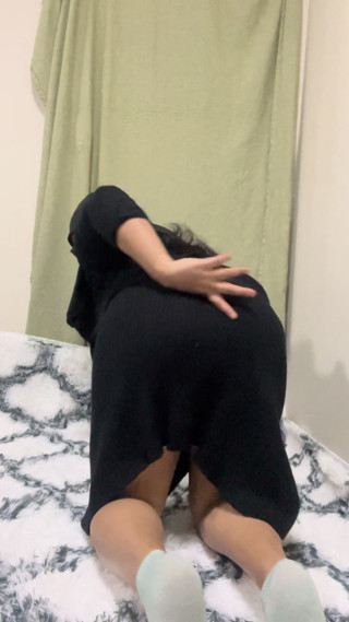 Hubby job ekata gyama mama(hubby went to job and feels so horny)