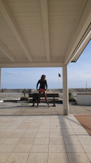 one morning at the beach... in winter
