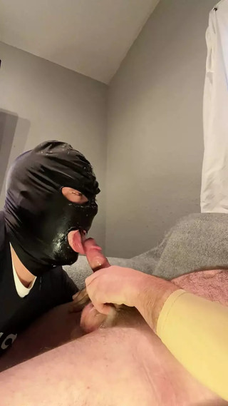 Quick sloppy head session for alpha male thumbnail
