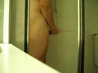 Unter Dusche gewichst