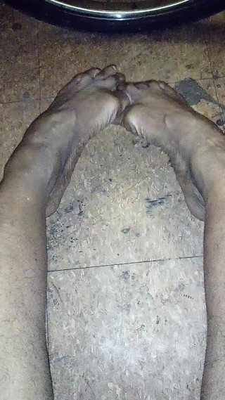 Very Nice Long Legs and Suckable Toes Foot Fetish thumbnail