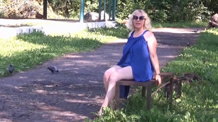 Sexy Lady No Panties – Flashing Pussy on Walk